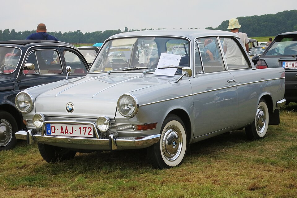 BMW 700